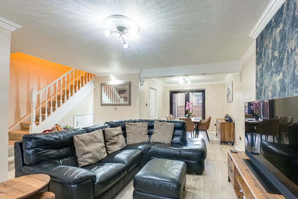 Property photo 3 of 24