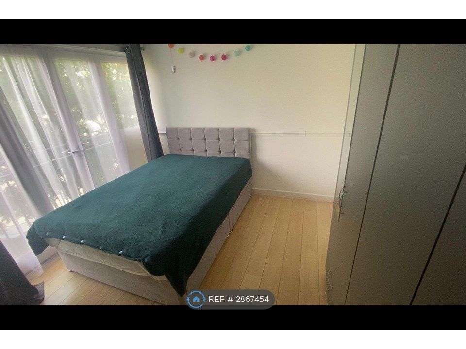 Property photo 1 of 10 Bedroom 1