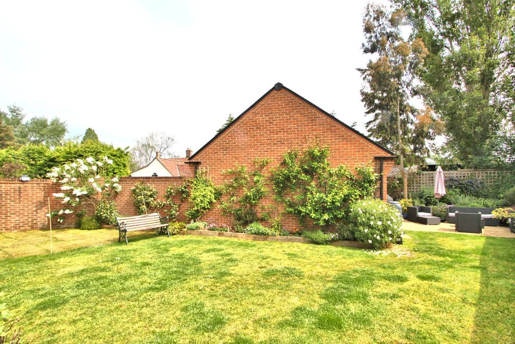 Property photo 2 of 20