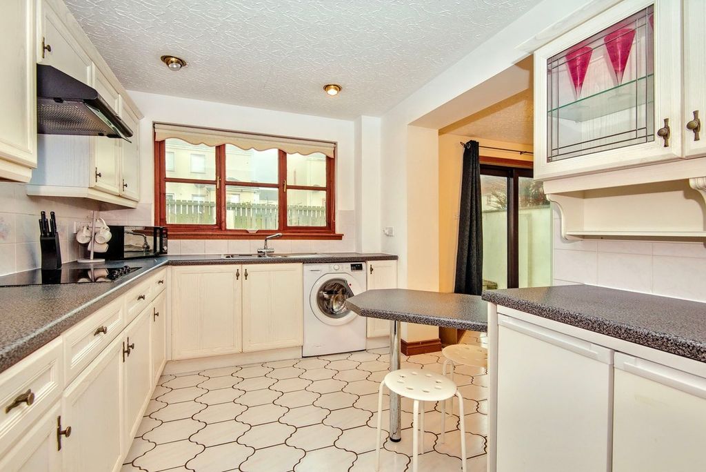 Property photo 2 of 8