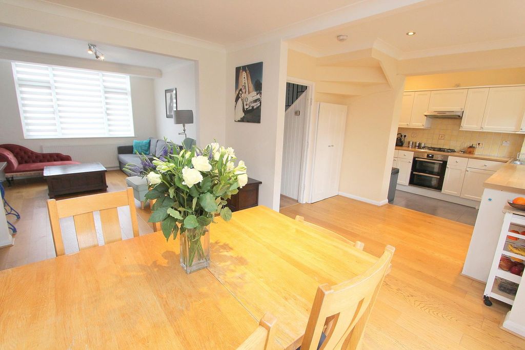Property photo 3 of 22 Din c.Jpg