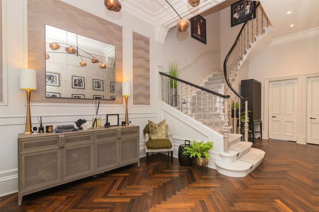 Property photo 3 of 43 Hall