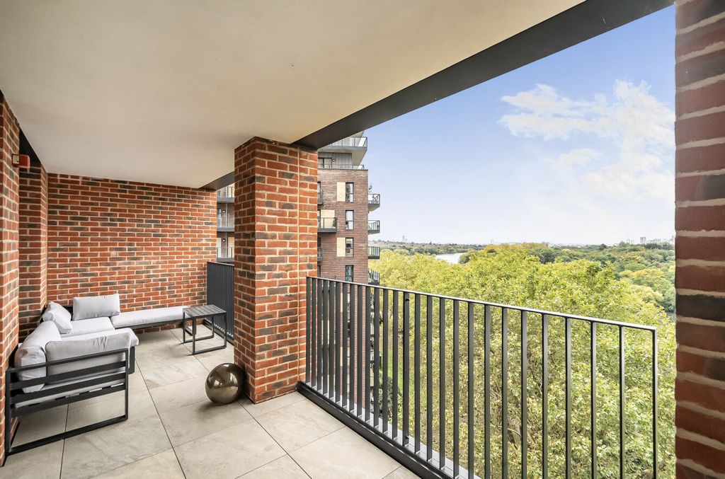 Property photo 1 of 19 1359311-17-68d6Ac...