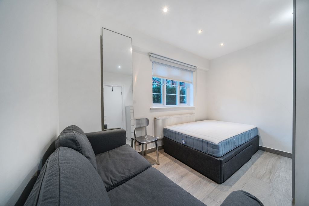 Property photo 2 of 7 1414771-6-698B110...