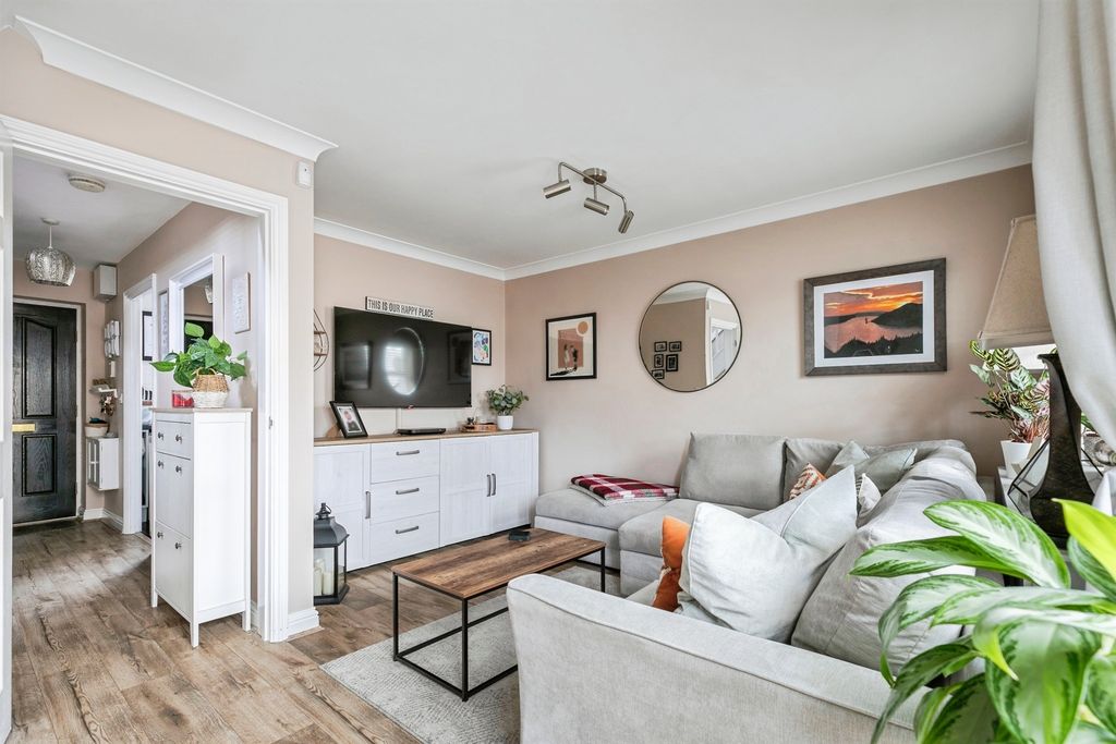 Property photo 3 of 12