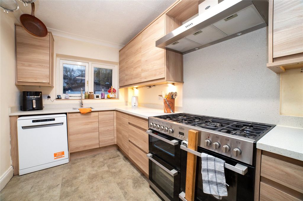 Property photo 3 of 29 Kitchen