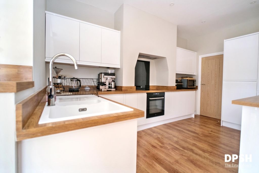 Property photo 3 of 40