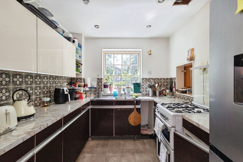 Property photo 3 of 28 Pbox-Img.Jpg