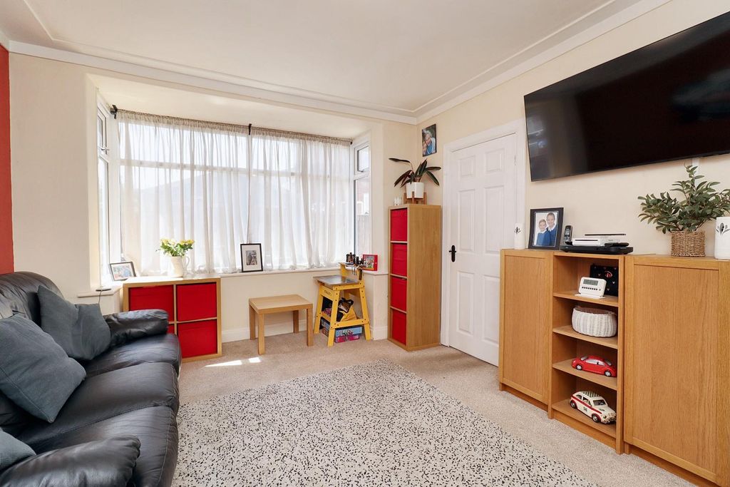 Property photo 2 of 20