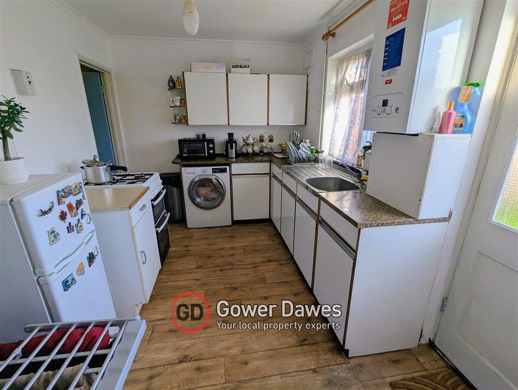 Property photo 3 of 13 Kitchen