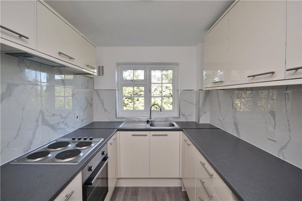 Property photo 3 of 8 Kitchen