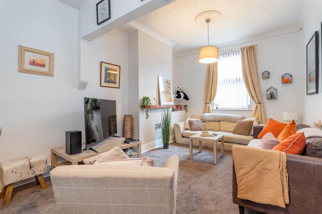 Property photo 2 of 22 Lounge