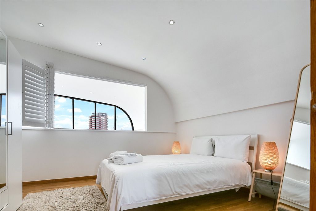 Property photo 3 of 18 Bedroom One