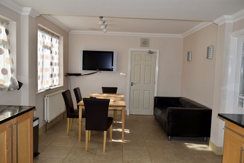 Property photo 3 of 17 Dining