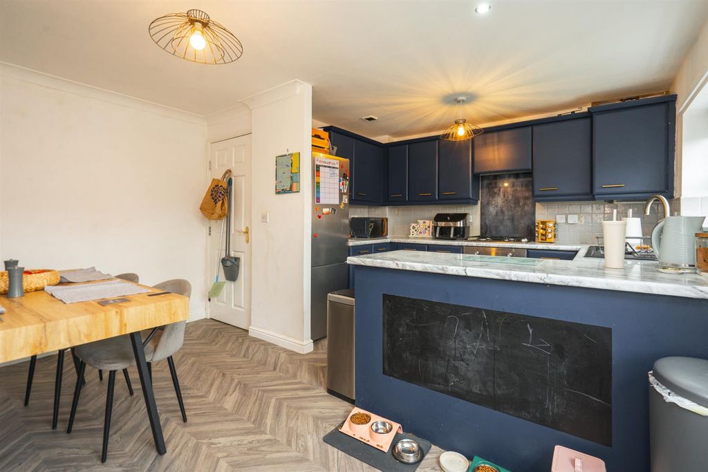Property photo 3 of 24 Kitchen / Diner