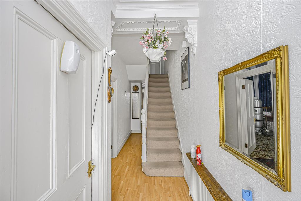Property photo 2 of 24