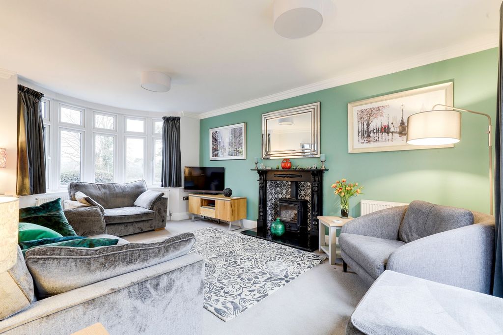 Property photo 2 of 42