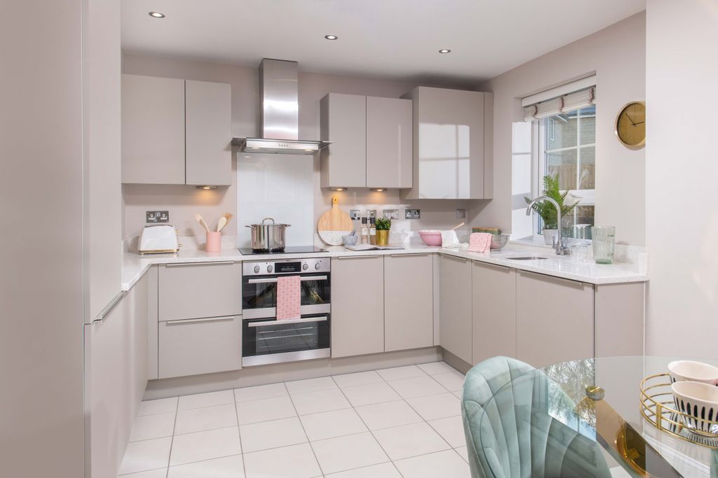 Property photo 3 of 9 Bar Yw Wadsworth Gardens Maidstone Kitchen