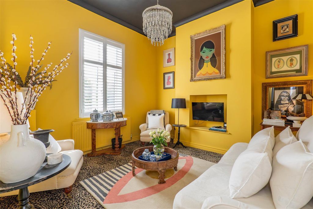 Property photo 2 of 29 Lounge