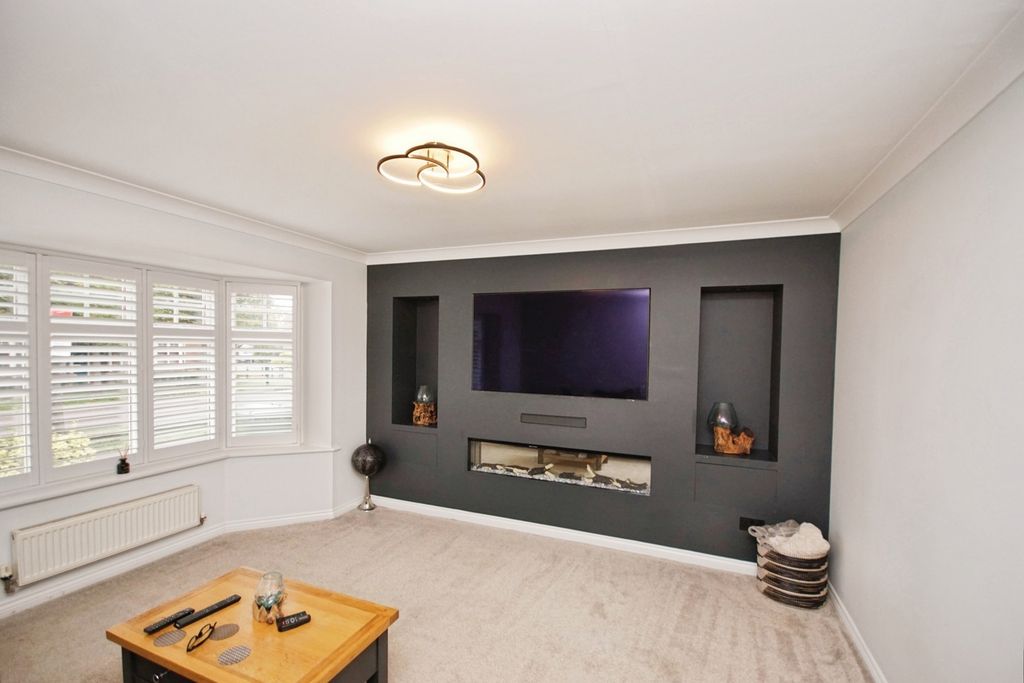 Property photo 2 of 17 Photo