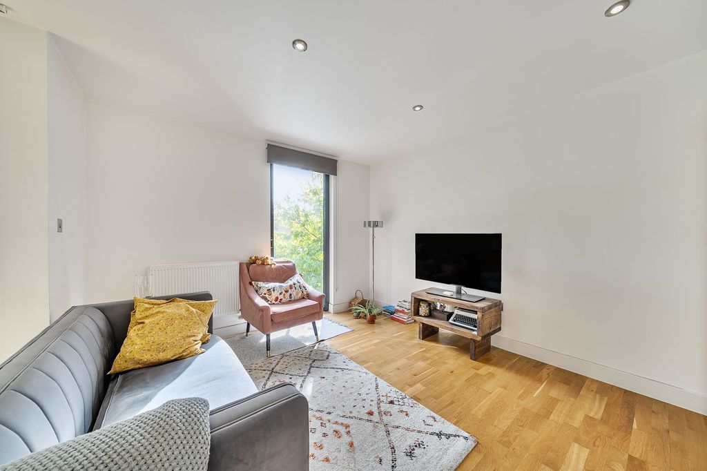 Property photo 3 of 12