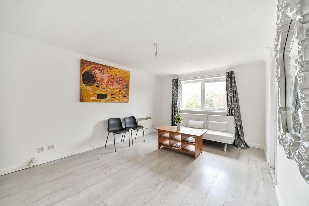 Property photo 3 of 7