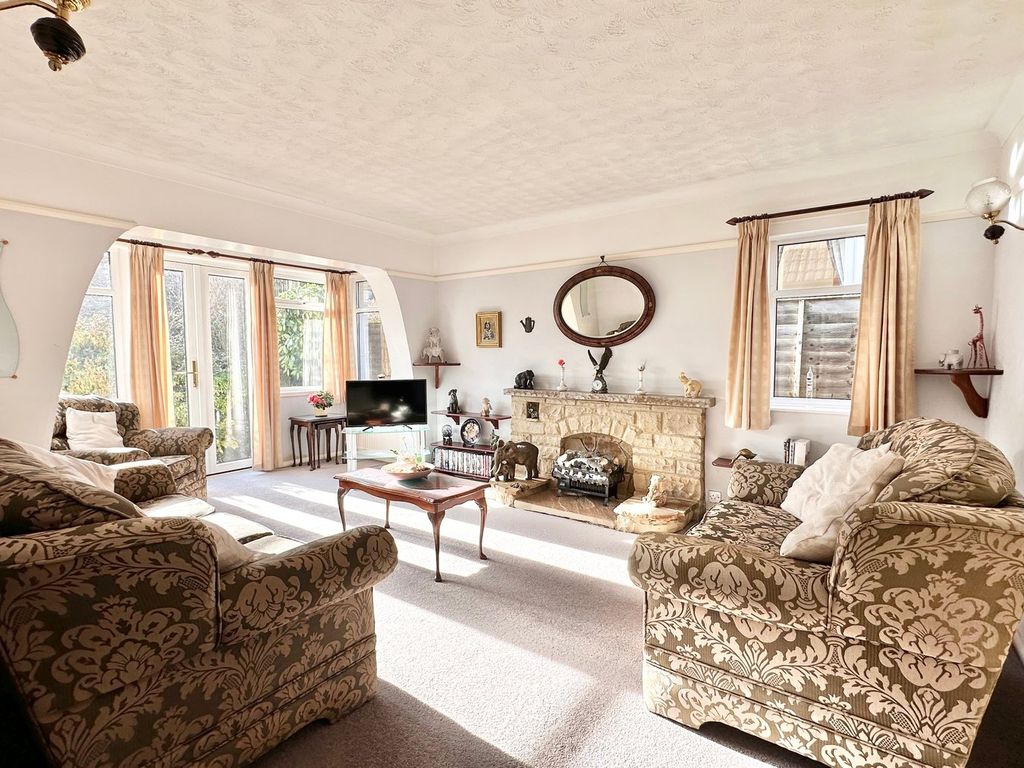 Property photo 2 of 25