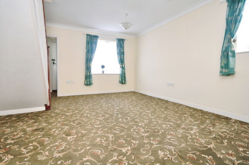 Property photo 3 of 8 Nursery Lounge 1