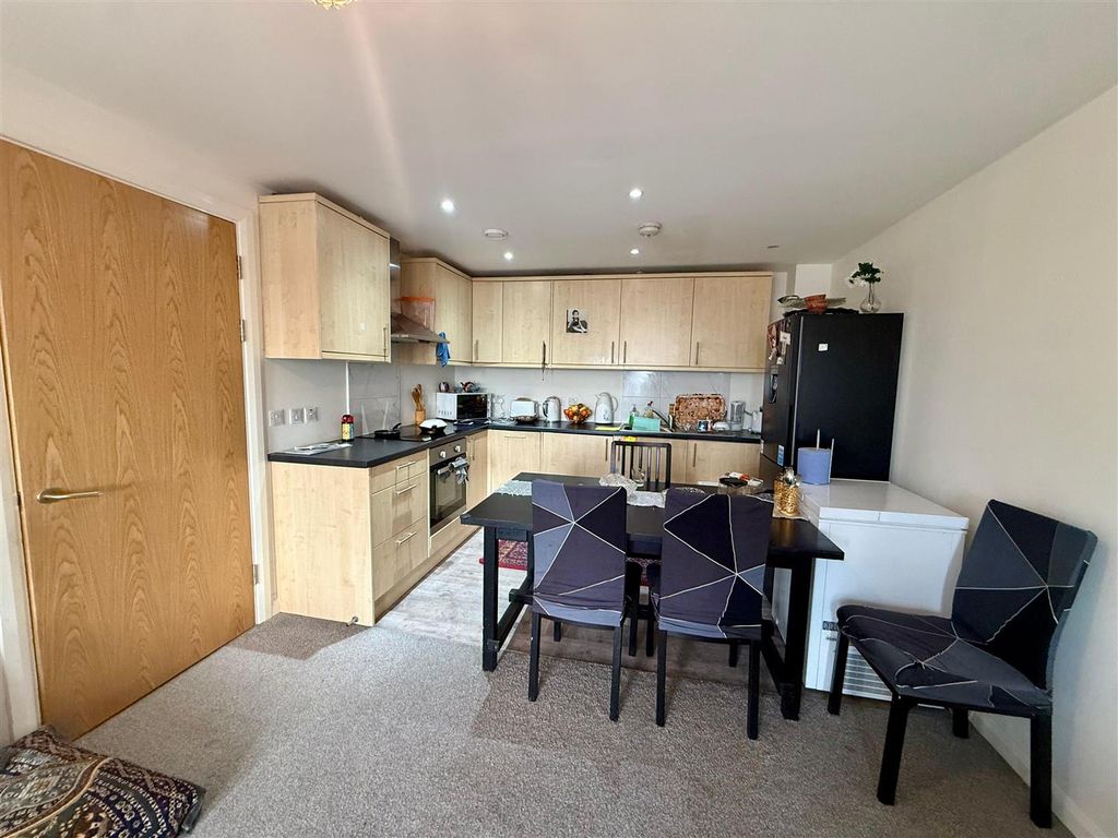 Property photo 3 of 7 Kitchen