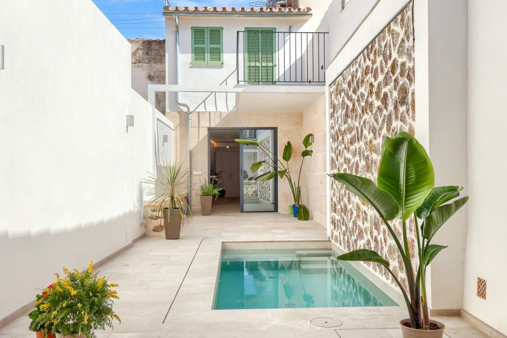 Property photo 1 of 20 Pool Area (2)