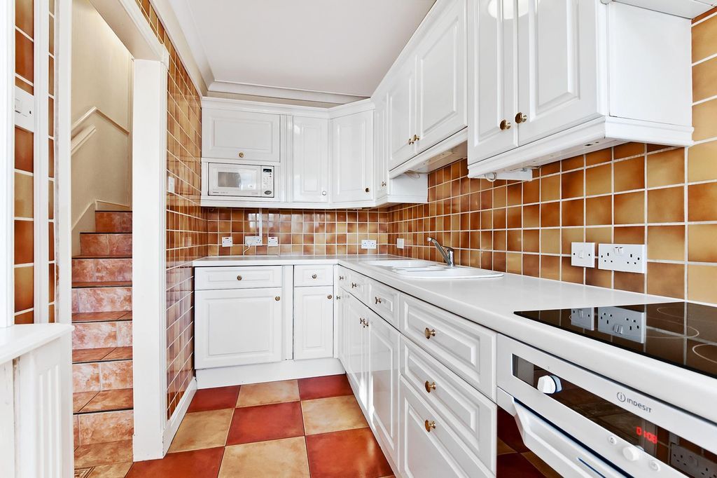 Property photo 2 of 6 Kitchen