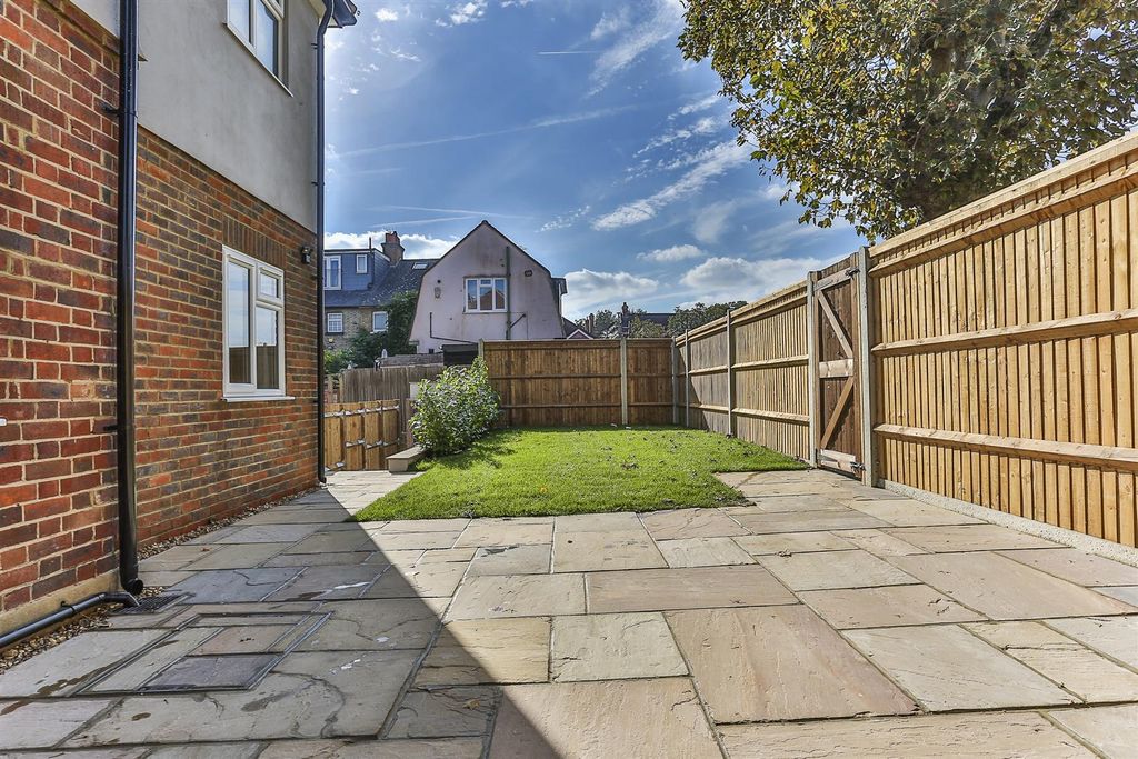 Property photo 3 of 15 House-Tilehurst-Road-Cheam-104.Jpg