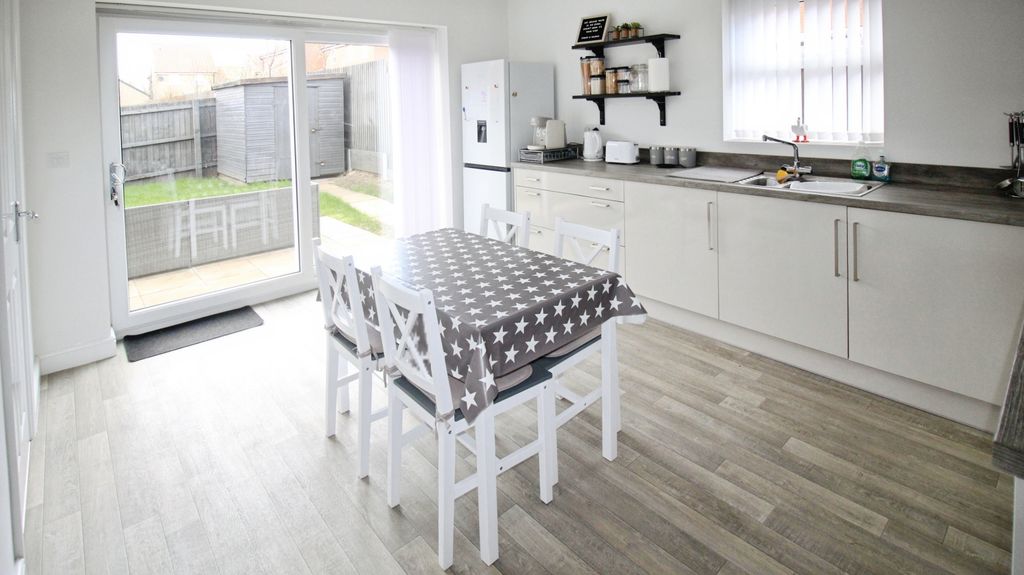 Property photo 3 of 18 Kitchen,.Jpg