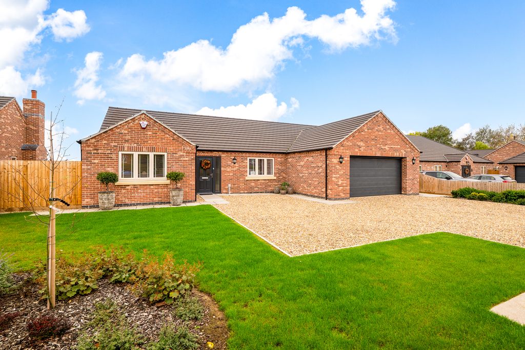 Property photo 2 of 19 23