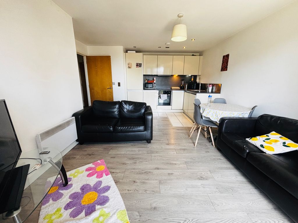 Property photo 1 of 11 Stylish Two-Bedroom Apartment In Exclusive Tempus Tower – Perfect City Living