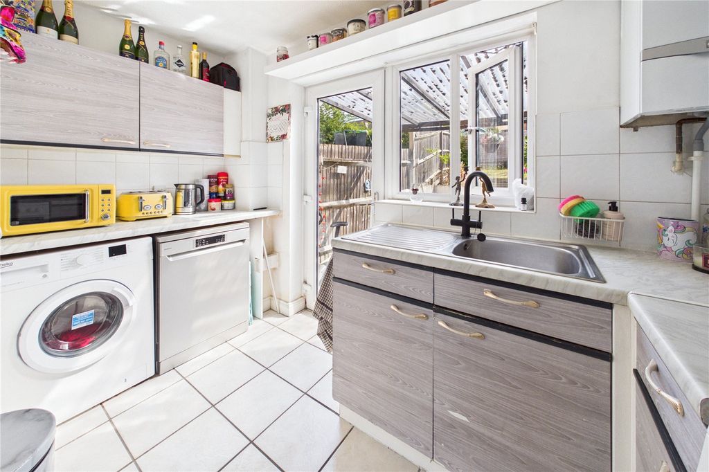 Property photo 3 of 14 Kitchen