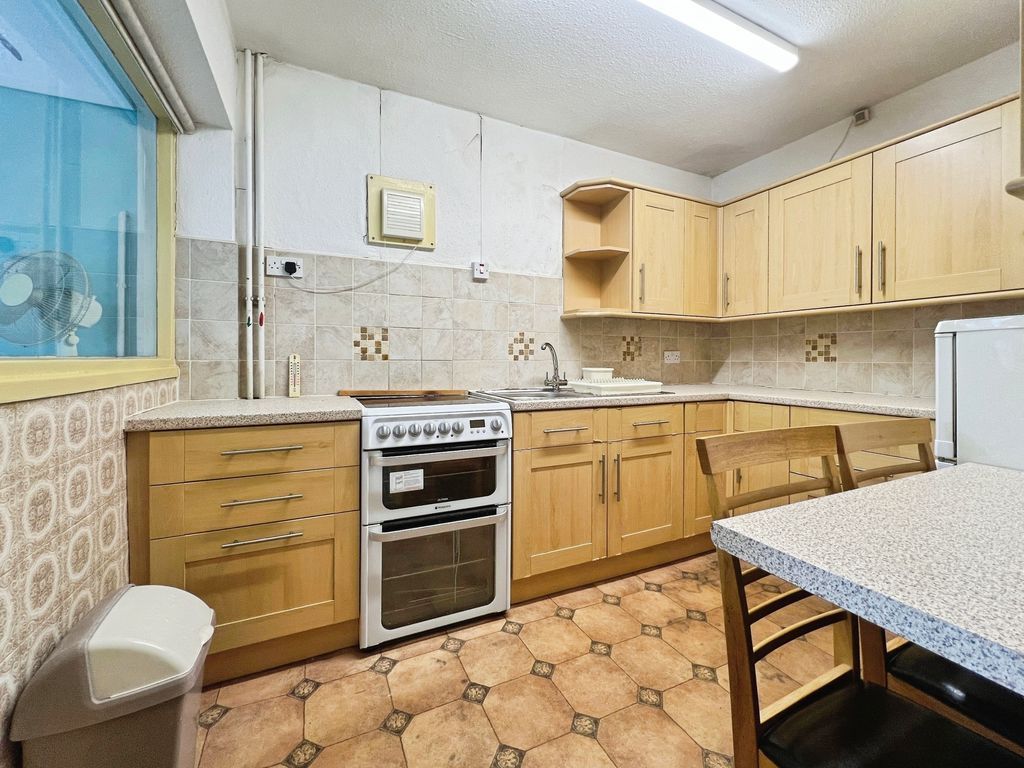 Property photo 2 of 12 Kitchen