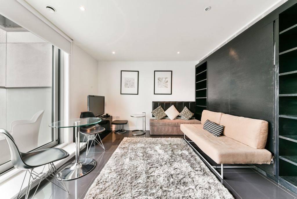 Property photo 3 of 15 Living/Sleeping Area