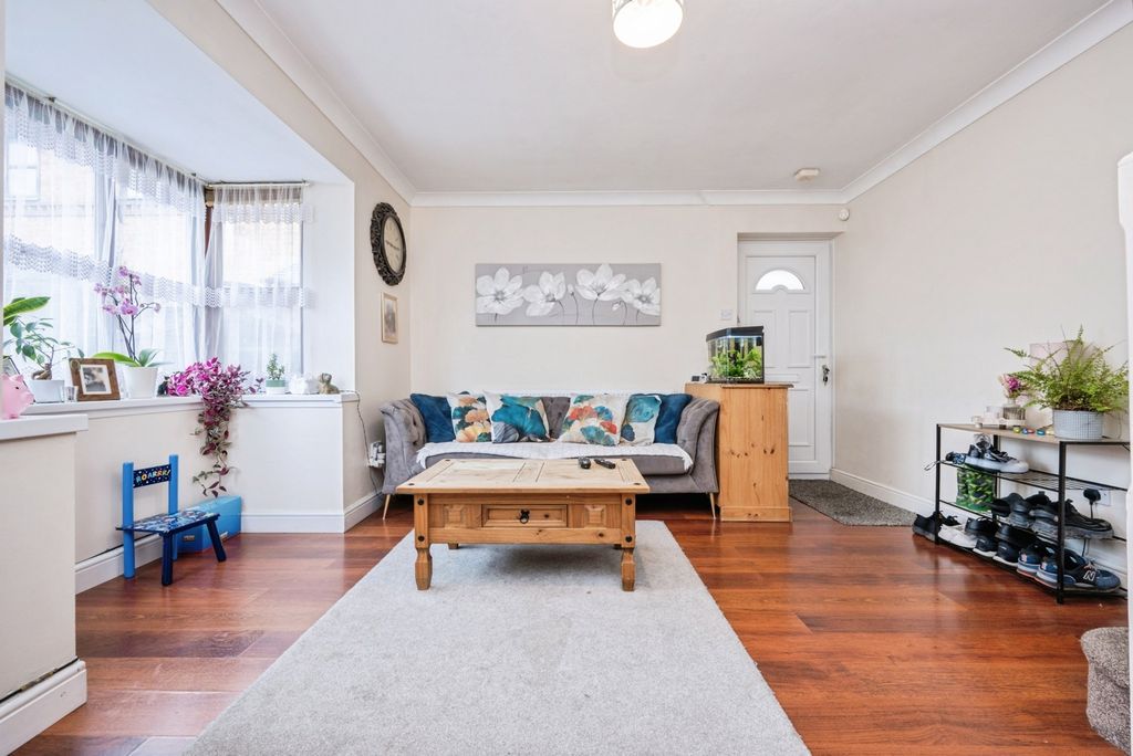 Property photo 3 of 24 Pbox-Img.Jpg