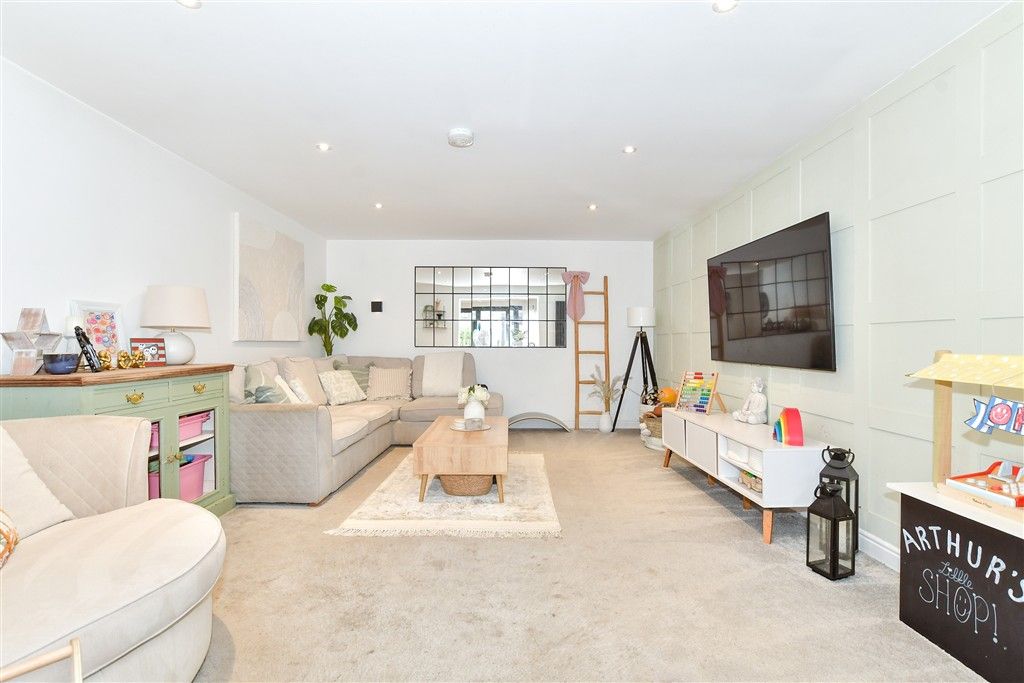 Property photo 1 of 20 Annexe Lounge