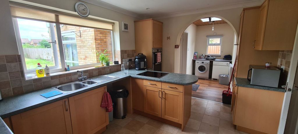 Property photo 2 of 21