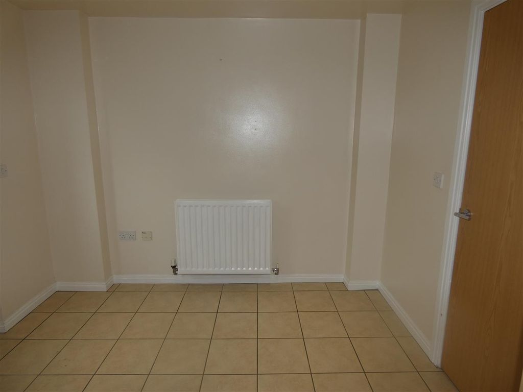 Property photo 3 of 14 P1110274.Jpg