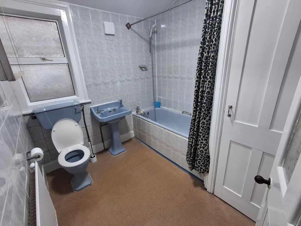 Property photo 1 of 8 Two Bedroom First Floor Flat Close To Manor Park Station- £2000 Inclusive