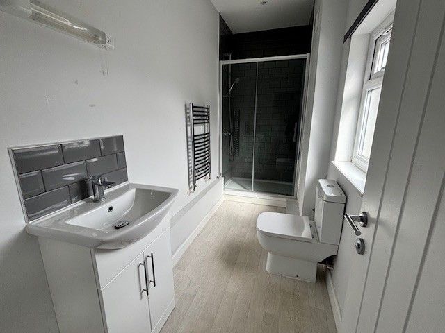 Property photo 2 of 8 Bathroom