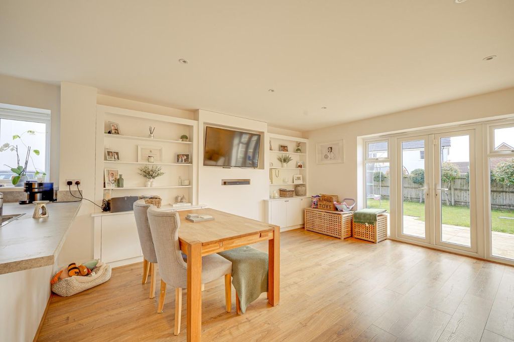 Property photo 3 of 21