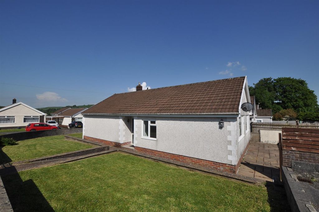 Property photo 2 of 15 Externally