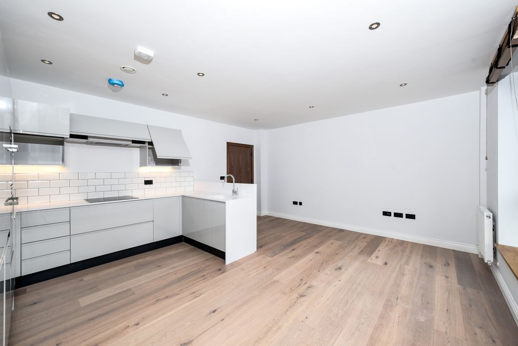 Property photo 1 of 7 Reception-Kitchen 2