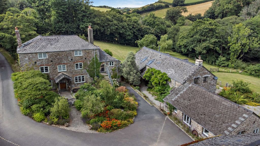 Property photo 3 of 39 Wood Farm