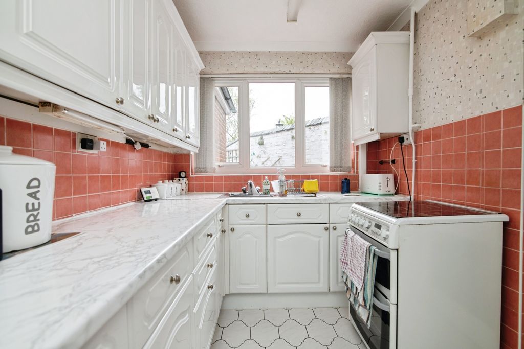 Property photo 3 of 19 Kitchen
