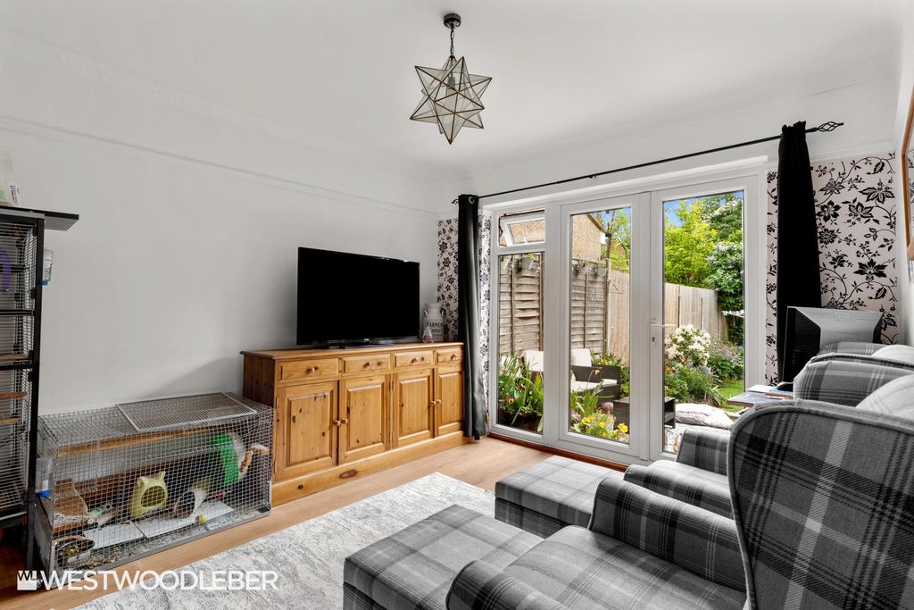 Property photo 3 of 28 Trafalgaravenue_1.Jpg